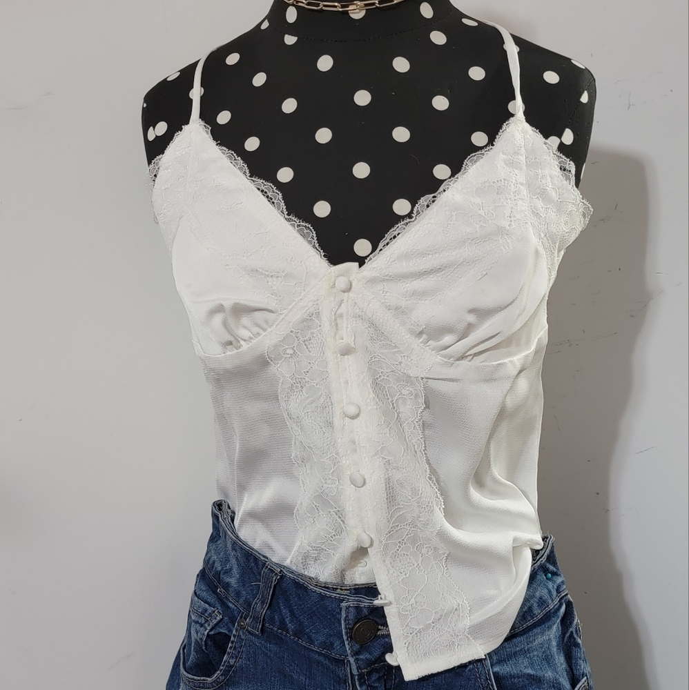 AFTERGLOW WHITE LACE CAMI TOP - Picture 2 of 10